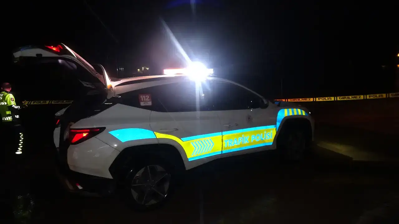 Fırtına ve Hortum Seraları Yıktı, Yollar Göle Döndü 2